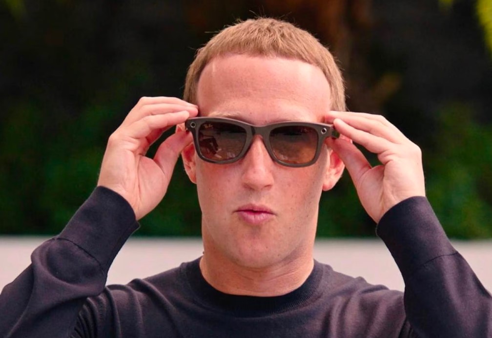 Mark Zuckerberg con gafas Ray-Ban Meta, líderes del mercado por su diseño, en la guerra contra las futuras gafas IA de Google.